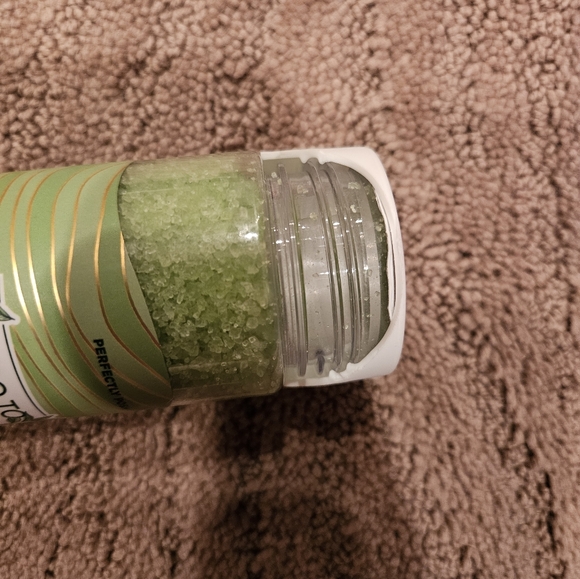 Perfectly Posh Go To Rehab Nourishing Bath Salts - Picture 2 of 3